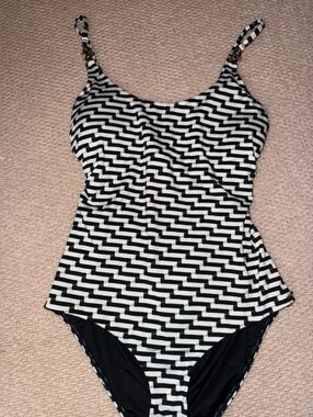 Black & White Zigzag One-Piece Swimsuit